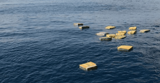 شواطئ الناظور تلفظ رزم المخدرات مجددا.. وعودة انشطة عصابات البحر تستنفر  أجهزة الدولة