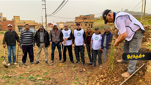 جمعية "بادر" تغرس 100 شجرة في حي "إفري أشار" بالناظور  جمعية "بادر" تغرس 100 شجرة في حي "إفري أشار" بالناظور