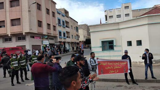 السلطات تطوق أحياء سلوان وتمنع وقفة احتجاجية لحملة الشواهد المعطلين السلطات تطوق أحياء سلوان وتمنع وقفة احتجاجية لحملة الشواهد المعطلين