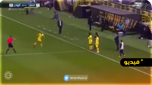 شاهدوا.. لقطة طريفة لنور الدين أمرابط والجماهير تصفه بالـ"سبيطار" شاهدوا.. لقطة طريفة لنور الدين أمرابط والجماهير تصفه بالـ"سبيطار"