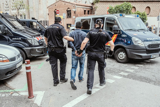 تورط مغربيات مع شبكة تستغل "هفوات قانونية" للحصول على الإقامة الإسبانية تورط مغربيات مع شبكة تستغل "هفوات قانونية" للحصول على الإقامة الإسبانية