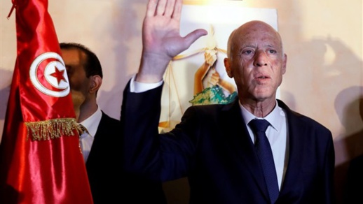 الرئيس التونسي قيس سعيد يرفض تلقي لقاح كورونا