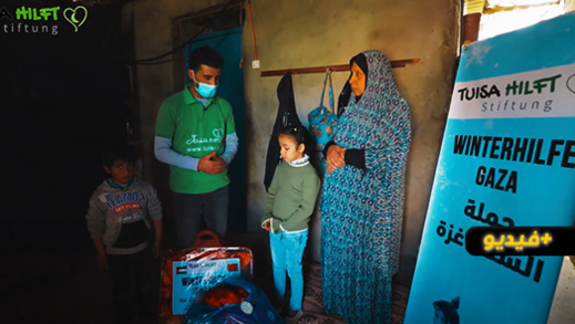 سكان غزة بفلسطين يتلقون مساعدات إنسانية من مؤسسة تويزا بألمانيا