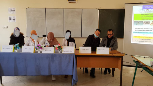 نشاط توعوي بمخاطر الاستعمال غير المعقلن للأنترنيت والهواتف الذكية بإعدادية اتروكوت نشاط توعوي بمخاطر الاستعمال غير المعقلن للأنترنيت والهواتف الذكية بإعدادية اتروكوت