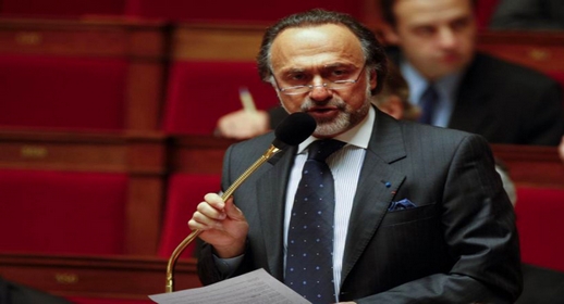 مصرع البرلماني والملياردير الفرنسي "أوليفييه داسو" في حادث تحطم مروحيته الخاصة