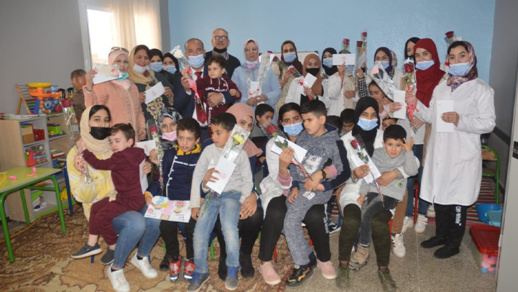 جمعية "أيمن" للتوحد بالناظور تحتفي بأطرها النسوية وأمهات الأطفال في عيدها العالمي جمعية "أيمن" للتوحد بالناظور تحتفي بأطرها النسوية وأمهات الأطفال في عيدها العالمي