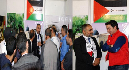 مغاربة يتأثرون بمشاركة فلسطين في المعرض الدولي للفلاحة بتراب القدس المحتلة مغاربة يتأثرون بمشاركة فلسطين في المعرض الدولي للفلاحة بتراب القدس المحتلة