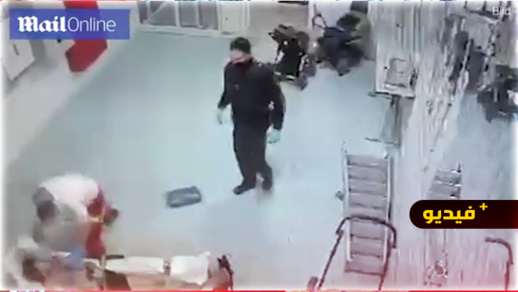 شاهدوا.. مسعف ألماني يعتدي على لاجئ سوري ويكسر وجهه شاهدوا.. مسعف ألماني يعتدي على لاجئ سوري ويكسر وجهه