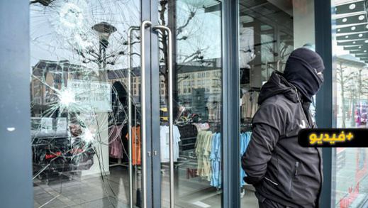 شاهدوا.. أعمال تخريب وعنف واصابة أزيد من 30 عنصر من الشرطة بمدينة لييج البلجيكية  شاهدوا.. أعمال تخريب وعنف واصابة أزيد من 30 عنصر من الشرطة بمدينة لييج البلجيكية