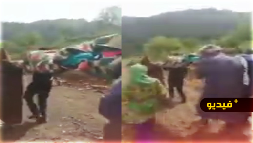 شاهدوا.. نقل سيدة حامل على ظهر نعش للأموات والساكنة تثور في وجه المسؤولين شاهدوا.. نقل سيدة حامل على ظهر نعش للأموات والساكنة تثور في وجه المسؤولين
