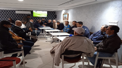 لتحسين وضعية المهنيين.. سائقو سيارات الأجرة الكبيرة بالناظور يؤسسون جمعية الأعمال الاجتماعية لتحسين وضعية المهنيين.. سائقو سيارات الأجرة الكبيرة بالناظور يؤسسون جمعية الأعمال الاجتماعية