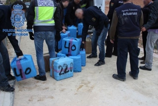 إسبانيا تضبط شحنة قياسية من الحشيش القادم من المغرب إسبانيا تضبط شحنة قياسية من الحشيش القادم من المغرب