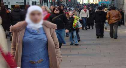 تجمع المغاربة بكطالونيا يستنكر قرار حظر الحجاب في الأماكن العمومية تجمع المغاربة بكطالونيا يستنكر قرار حظر الحجاب في الأماكن العمومية