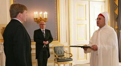 ملك هولندا الجديد يستقبل ابن الحسيمة عبد الوهاب بلوقي كسفير للمغرب وينوه بدور الجالية ملك هولندا الجديد يستقبل ابن الحسيمة عبد الوهاب بلوقي كسفير للمغرب وينوه بدور الجالية