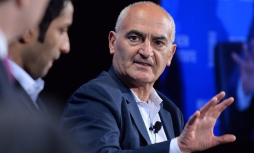 إقالة المغربي منصف السلاوي من رئاسة "جلاكسو سميث كلاين" بسبب التحرش الجنسي إقالة المغربي منصف السلاوي من رئاسة "جلاكسو سميث كلاين" بسبب التحرش الجنسي