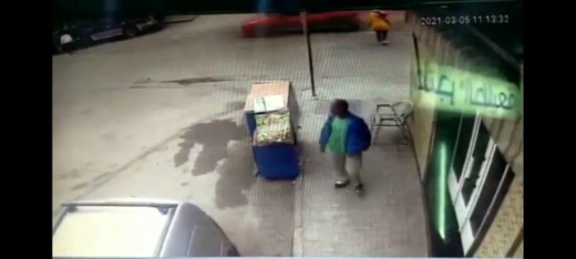 شاهدوا.. كاميرا المراقبة ترصد عملية سرقة  وسط الناظور