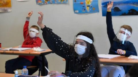 توقيف أستاذ عرض صورا مسيئة للرسول على التلاميذ 