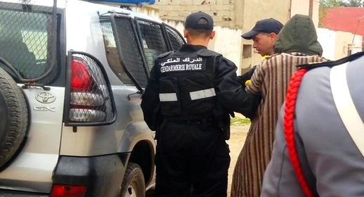 عناصر الدرك الملكي بسلوان تعتقل "ولد جن" وتحجز بحوزته أصفاد حديدية وسيارة مزورة عناصر الدرك الملكي بسلوان تعتقل "ولد جن" وتحجز بحوزته أصفاد حديدية وسيارة مزورة