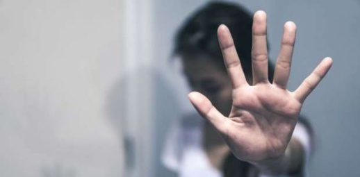 تفاصيل مثيرة.. تلميذة تتحرش بأستاذتها جنسيا والأمن يدخل على الخط تفاصيل مثيرة.. تلميذة تتحرش بأستاذتها جنسيا والأمن يدخل على الخط