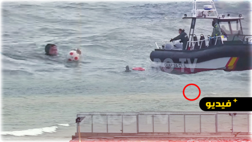 شاهدوا.. شاب يغامر بحياته من أجل "الحريك" مستعملا كرة  شاهدوا.. شاب يغامر بحياته من أجل "الحريك" مستعملا كرة