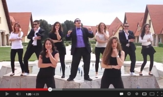 بالفيديو.. شباب جامعة الأخوين يستهزئون بجامعتهم بطريقة غانغام ستايل بالفيديو.. شباب جامعة الأخوين يستهزئون بجامعتهم بطريقة غانغام ستايل