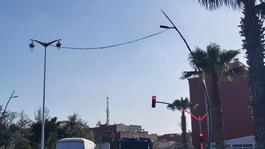 في غياب للجهات المعنية.. سلك كهربائي عالي التوتر يهدد المواطنين بمدخل جماعة العروي في غياب للجهات المعنية.. سلك كهربائي عالي التوتر يهدد المواطنين بمدخل جماعة العروي