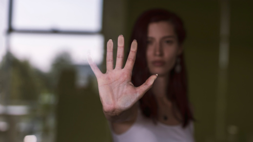 اعتقال مهاجر مغربي عرض صديقته للصفع والابتزاز الجنسي اعتقال مهاجر مغربي عرض صديقته للصفع والابتزاز الجنسي