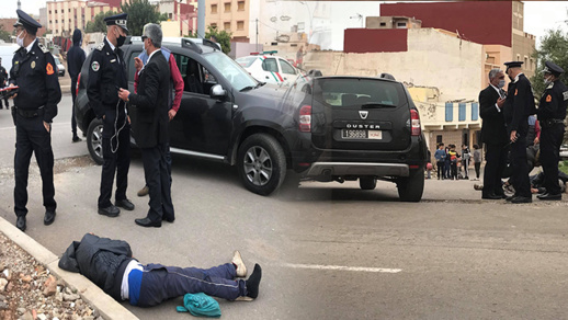 غريب.. عسكري يتعرض لحادث خطير بعد محاولته تسلق شاحنة على طريقة "الحراكة" غريب.. عسكري يتعرض لحادث خطير بعد محاولته تسلق شاحنة على طريقة "الحراكة"