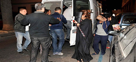 توقيف شرطي وجندي واستاذ مع 18 شخصا أعدوا وكرا للدعارة والاتجار في البشر توقيف شرطي وجندي واستاذ مع 18 شخصا أعدوا وكرا للدعارة والاتجار في البشر