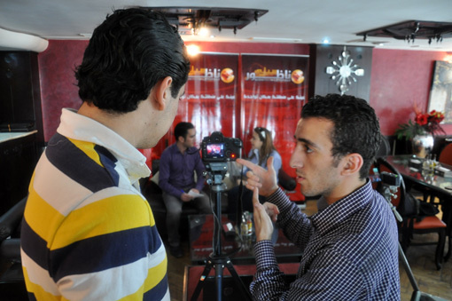 الصحافية الجريئة سناء العاجي: لم ارفض الزواج وأعارض أي فتوى "ديال لحماق" ولا أعارض الاسلام الصحافية الجريئة سناء العاجي: لم ارفض الزواج وأعارض أي فتوى "ديال لحماق" ولا أعارض الاسلام