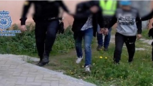 كانت سببا في غرق أربعة أشخاص.. الشرطة الإسبانية تفكك شبكة لتهجير المغاربة كانت سببا في غرق أربعة أشخاص.. الشرطة الإسبانية تفكك شبكة لتهجير المغاربة