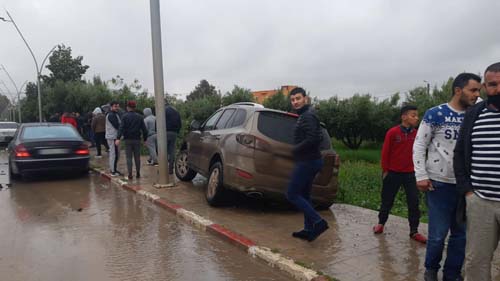يوم مشؤوم بطريق أزغنغان.. بعد غرق حافلة للنقل الحضري، اصطدام 4 سيارات في حادثة سير بسبب رداءة الطريق يوم مشؤوم بطريق أزغنغان.. بعد غرق حافلة للنقل الحضري، اصطدام 4 سيارات في حادثة سير بسبب رداءة الطريق