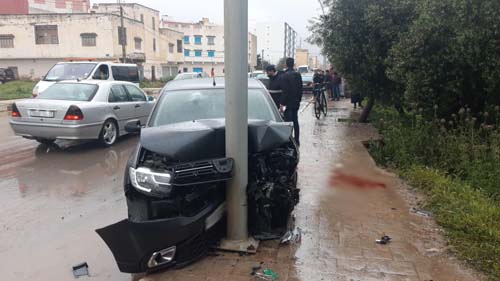  يوم مشؤوم بطريق أزغنغان.. بعد غرق حافلة للنقل الحضري، اصطدام 4 سيارات في حادثة سير بسبب رداءة الطريق