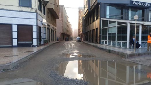 ساكنة حي عاريض 2 بزنقة 191 يطالبون المجلس الجماعي للناظور التدخل وتزفيت الشوارع ساكنة حي عاريض 2 بزنقة 191 يطالبون المجلس الجماعي للناظور التدخل وتزفيت الشوارع