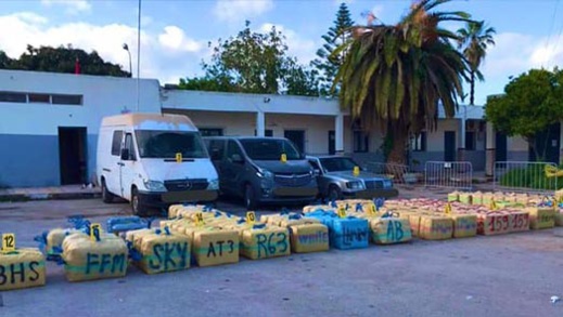 بالصور.. ضربة أمنية جديدة وحجز ما يناهز 5 أطنان من الحشيش بالناظور بالصور.. ضربة أمنية جديدة وحجز ما يناهز 5 أطنان من الحشيش بالناظور