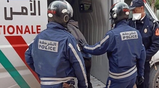 اعتقال شقيقين اخترعا كذبة لإيهام الشرطة بعملية سطو على وكالة مالية اعتقال شقيقين اخترعا كذبة لإيهام الشرطة بعملية سطو على وكالة مالية