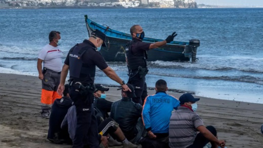 قرار قضائي يسمح للمهاجرين السريين بالتنقل إلى البر الإسباني