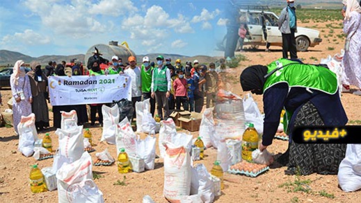 مؤسسة "ثويزا" توزع المساعدات الغذائية الرمضانية على الأسر الفقيرة بالناظور