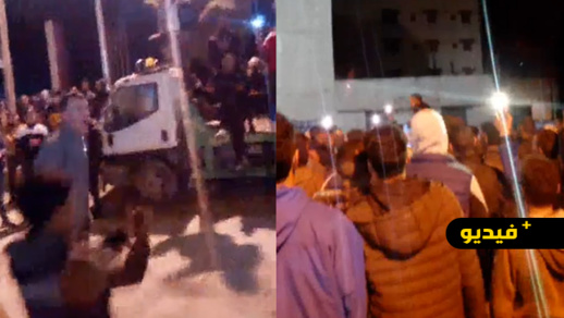 شاهدوا.. الاحتجاج على منع صلاة التراويح يصل إلى الريف وساكنة اساكن تخرج في مسيرة ليلية شاهدوا.. الاحتجاج على منع صلاة التراويح يصل إلى الريف وساكنة اساكن تخرج في مسيرة ليلية