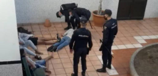 حراك مغربي يضع حدا لحياته داخل مركز للرعاية الاجتماعية حراك مغربي يضع حدا لحياته داخل مركز للرعاية الاجتماعية