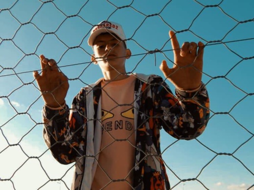 شاهدوا.. وائل يقدم مواقف ساخرة وطرائف مضحكة مستوحاة من الحياة اليومية شاهدوا.. وائل يقدم مواقف ساخرة وطرائف مضحكة مستوحاة من الحياة اليومية