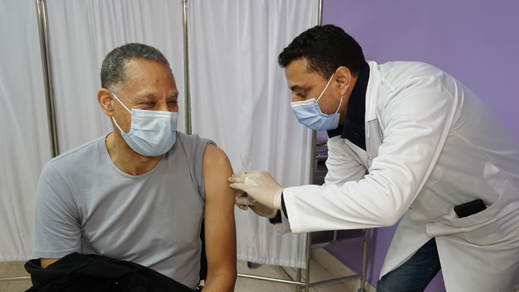 توسيع فئة المستهدفين بالتلقيح المضاد لفيروس كورونا توسيع فئة المستهدفين بالتلقيح المضاد لفيروس كورونا