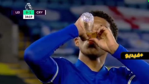 شاهدوا.. الحكم يوقف مباراة في الدوري الإنجليزي ليفطر لاعب مسلم  شاهدوا.. الحكم يوقف مباراة في الدوري الإنجليزي ليفطر لاعب مسلم