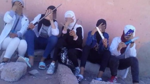 ظهور تلميذات "مشرملات" في شريط فيديو  استدعى تدخل عناصر الدرك الملكي ظهور تلميذات "مشرملات" في شريط فيديو  استدعى تدخل عناصر الدرك الملكي