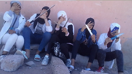 حمل اسلحة بيضاء يقود فتيات للإعتقال 