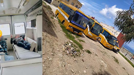 فضيحة.. طلبة بويفار يتنقلون عبر سيارة إسعاف للكلية بسبب حرمانهم من حافلات النقل الجامعي فضيحة.. طلبة بويفار يتنقلون عبر سيارة إسعاف للكلية بسبب حرمانهم من حافلات النقل الجامعي