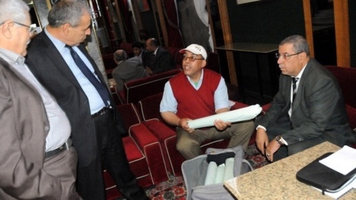 صورة بائع ملابس داخل البرلمان المغربي تثير عاصفة صورة بائع ملابس داخل البرلمان المغربي تثير عاصفة