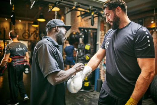 معاناة جمال بن الصديق داخل سجن بلجيكي بدون سرير معاناة جمال بن الصديق داخل سجن بلجيكي بدون سرير