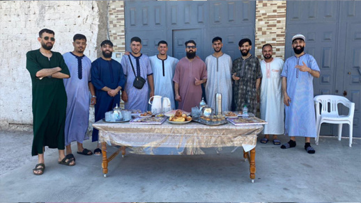 لاعب الفتح الناظوري عادل جديري يدخل الفرحة على أبناء حيه ببني انصار لاعب الفتح الناظوري عادل جديري يدخل الفرحة على أبناء حيه ببني انصار