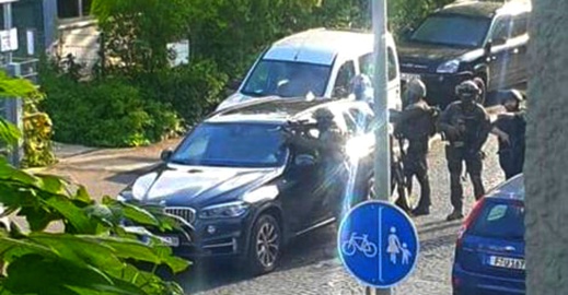 بالصور.. تطويق أمني لمسجد "بسم الله" بألمانيا أثناء صلاة العيد لهذا السبب بالصور.. تطويق أمني لمسجد "بسم الله" بألمانيا أثناء صلاة العيد لهذا السبب